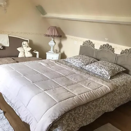 Les De Paule Bed & Breakfast